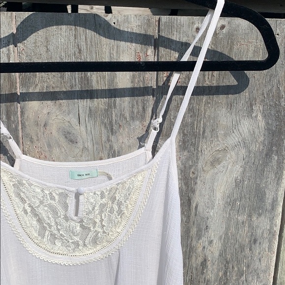 KIMCHI BLUE | White Lace & Ruffle Tank - Picture 4 of 14